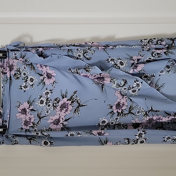 Charlotte Russe Size M Wedgewood Blue with Floral Pattern Wrap Skirt Gently Used - Picture 2 of 8